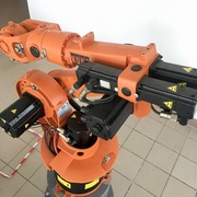 Промышленный робот KUKA KR 15,  в наличии